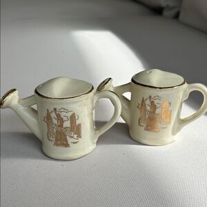Rare 60’s Vintage New York City Souvenir Salt & Pepper Shakers – Watering Cans